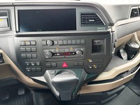 MAN126_2735652 vehicle image