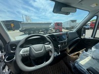 STUD177_2692123 vehicle image