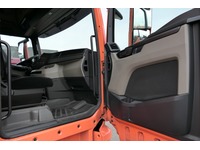 DOLD2821_2886685 vehicle image